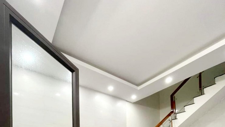 Bán nhà ĐÊ LA THÀNH - ĐỐNG ĐA - 40M2 X 4 TẦNG - MT 5.9M - VUÔNG ĐẸP - DÂN TỰ XÂY GẦN 2 NĂM - 5.6 TỶ